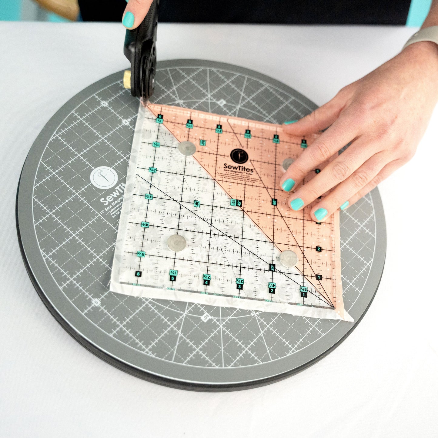 PRE-ORDER: Sew Magnetic 6.5" x 6.5" Ruler