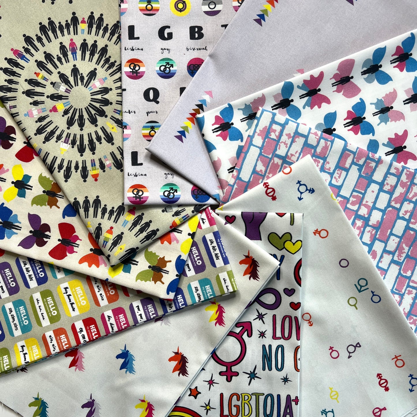 Love is Love Fabrics 15 Fat Quarter Bundle (Progress Pride Flag Edition) von Mx Domestic (Kopie)