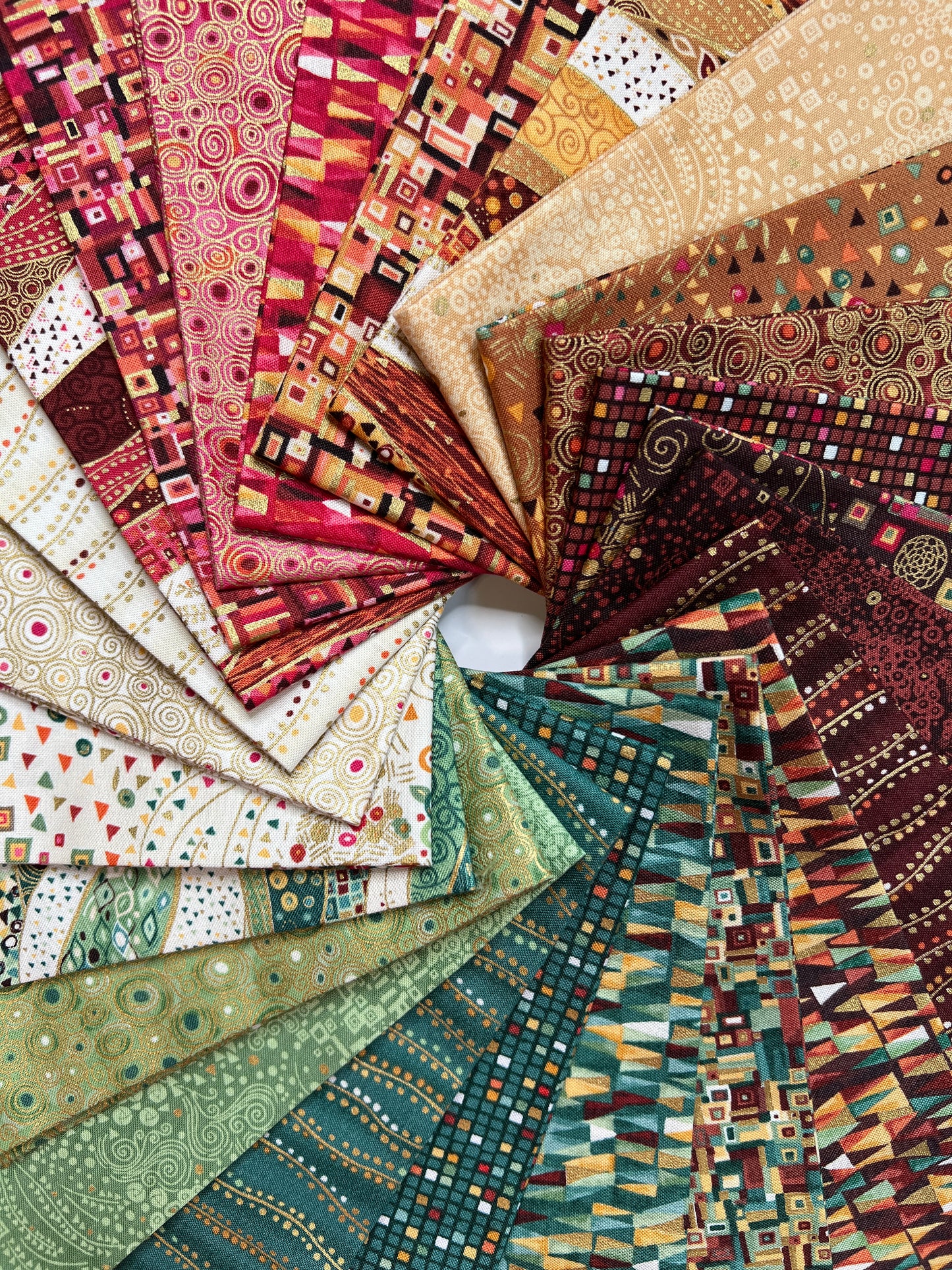 Equilateral Shift Quilt Kit – Featuring Golden by Makower UK