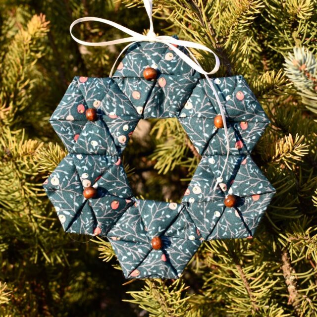 Hexie Wreath Ornament – Ornament Along #1  